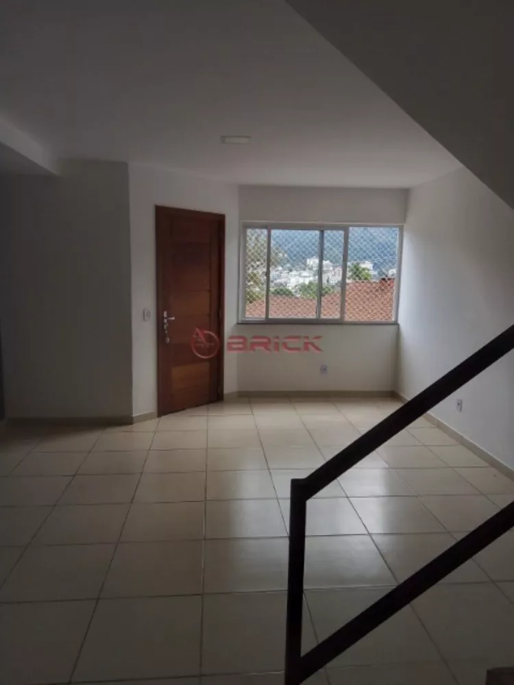 Casa à venda com 3 quartos, 100m² - Foto 4