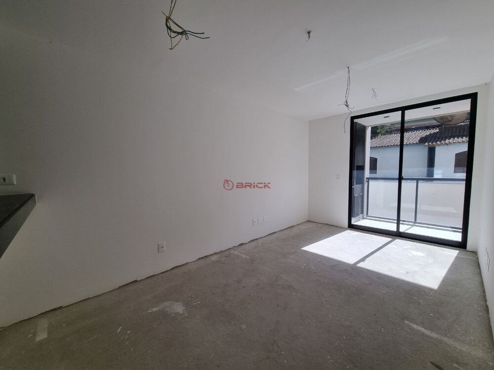 Apartamento à venda com 2 quartos, 75m² - Foto 1