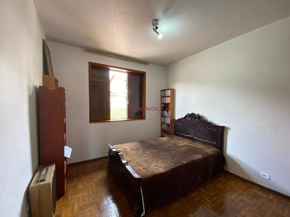 Casa à venda com 5 quartos, 250m² - Foto 2