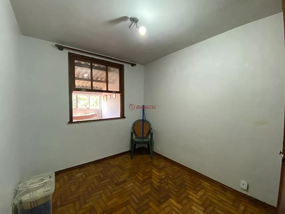 Casa à venda com 5 quartos, 250m² - Foto 4