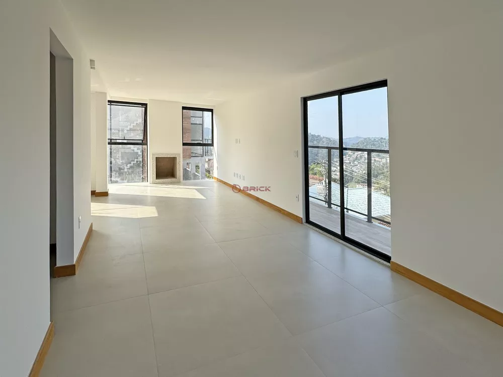 Casa à venda com 5 quartos, 262m² - Foto 4