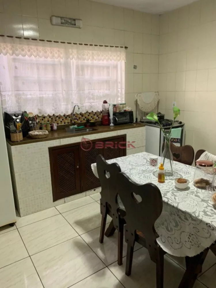 Casa à venda com 5 quartos, 200m² - Foto 10