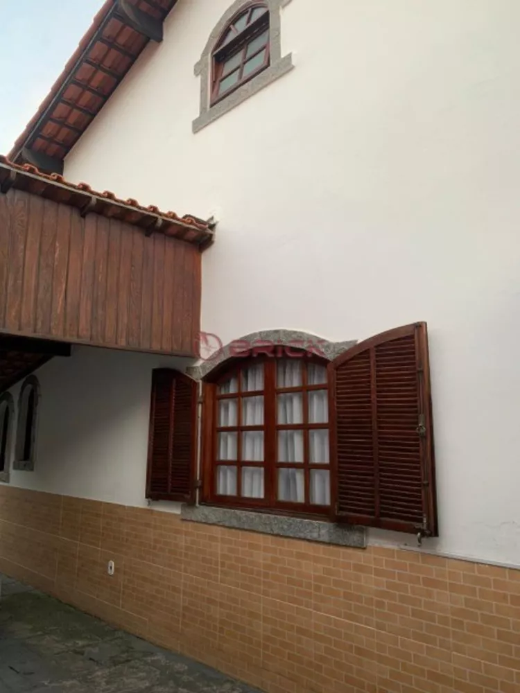 Casa à venda com 5 quartos, 200m² - Foto 3