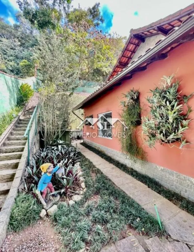 Casa, 4 quartos, 240 m² - Foto 1