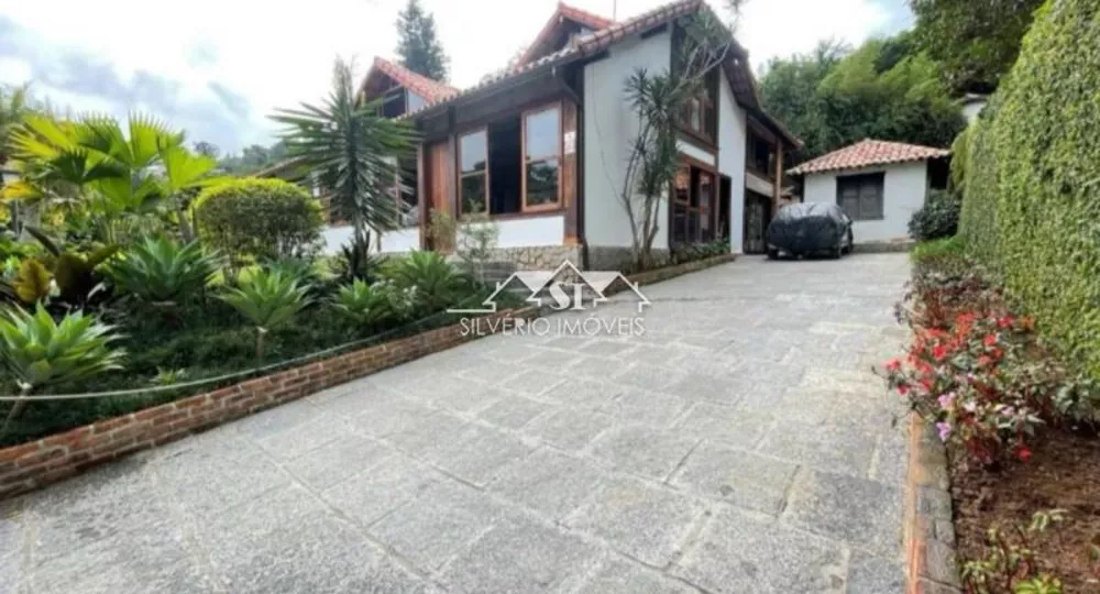 Casa, 4 quartos, 243 m² - Foto 1