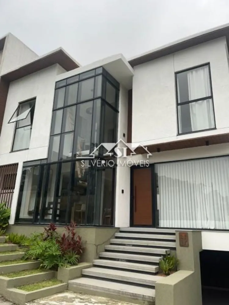 Casa, 3 quartos, 224 m² - Foto 1