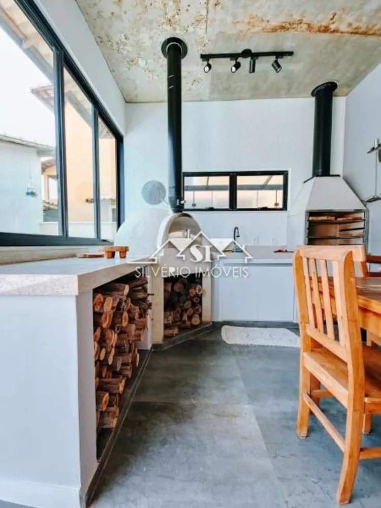 Casa, 3 quartos, 216 m² - Foto 1
