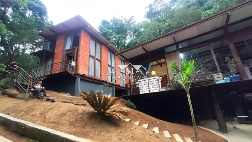 Casa, 6 quartos, 230 m² - Foto 1