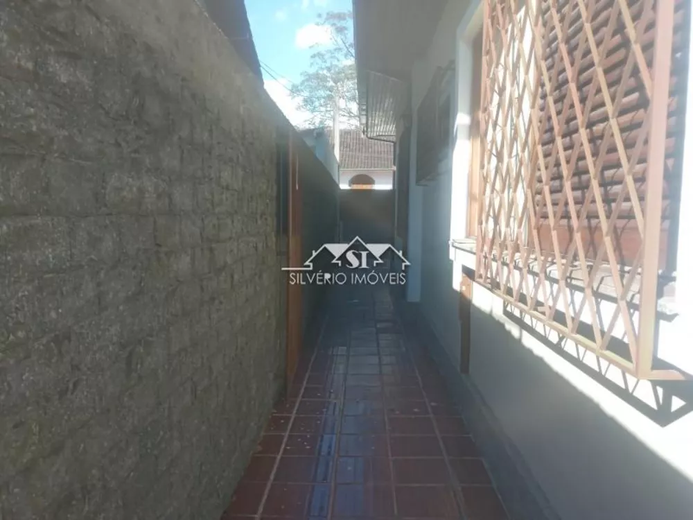 Casa, 4 quartos, 240 m² - Foto 1