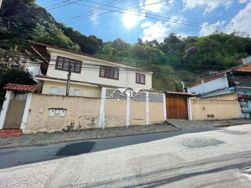 Casa, 5 quartos, 210 m² - Foto 1
