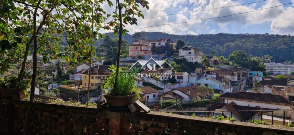 Casa à venda e aluguel com 4 quartos, 190m² - Foto 2