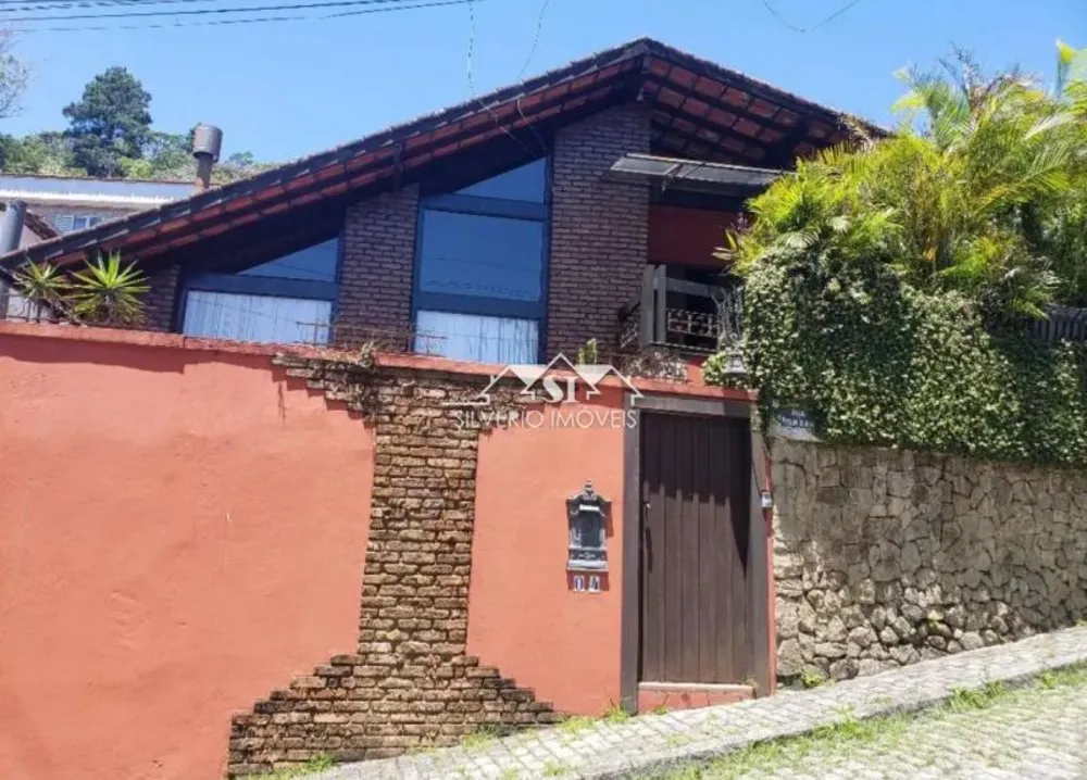 Casa, 3 quartos, 245 m² - Foto 1