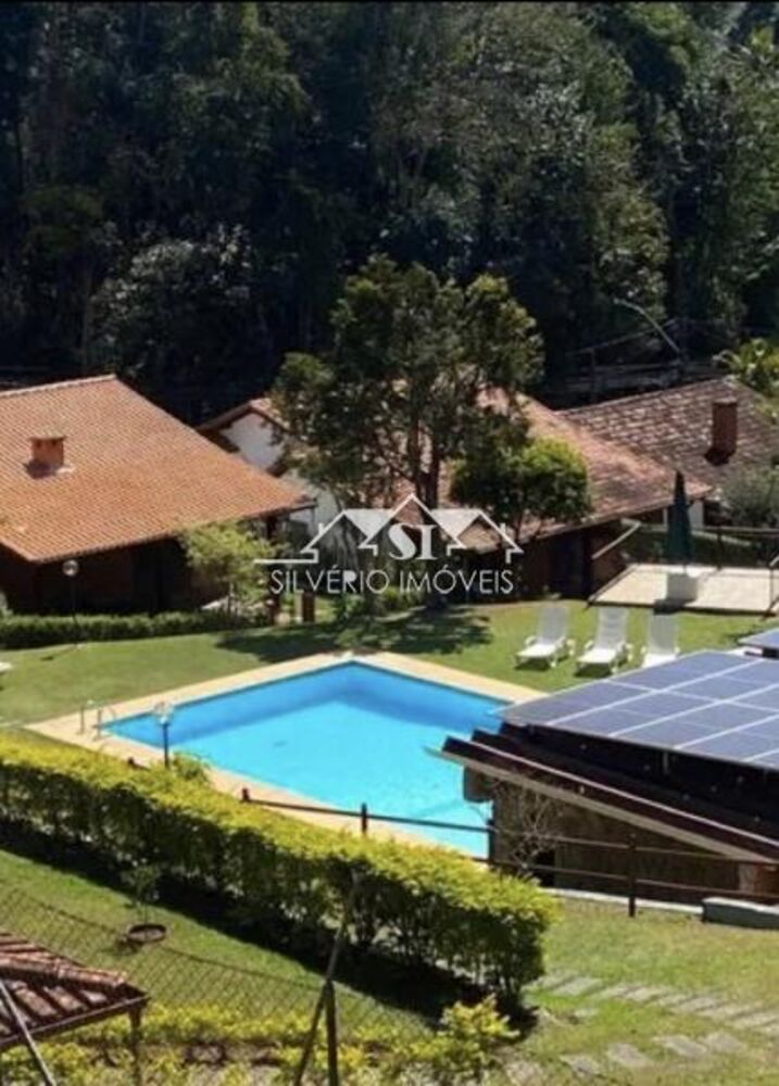 Casa à venda com 3 quartos, 138m² - Foto 1