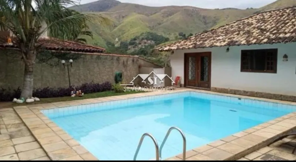 Casa, 3 quartos, 214 m² - Foto 1