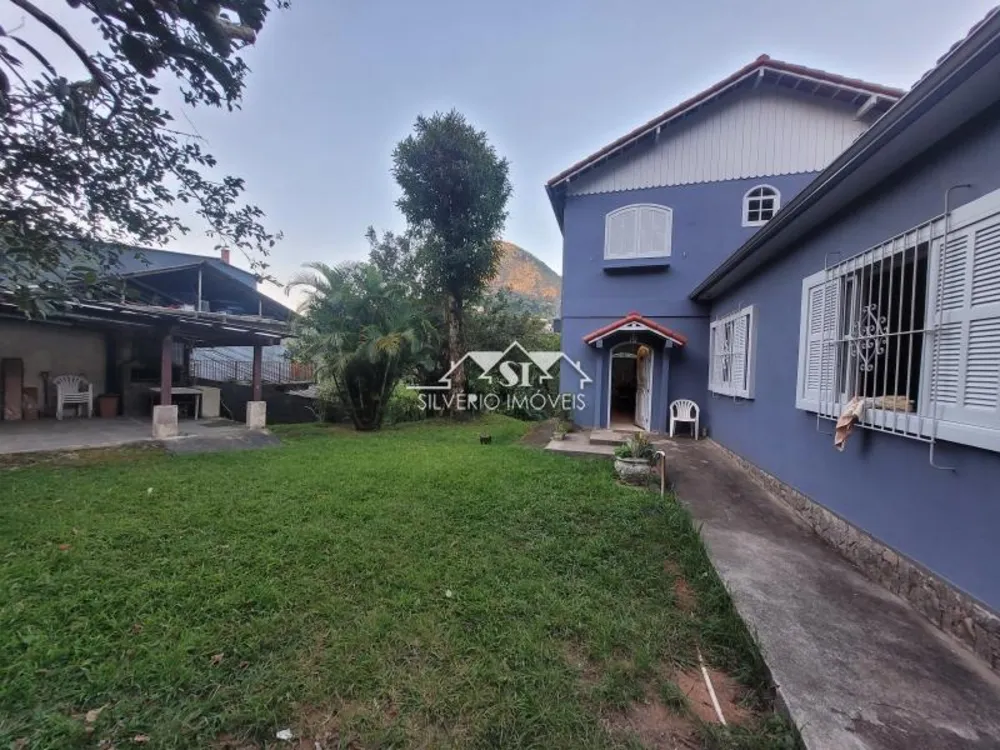 Casa, 4 quartos, 230 m² - Foto 1