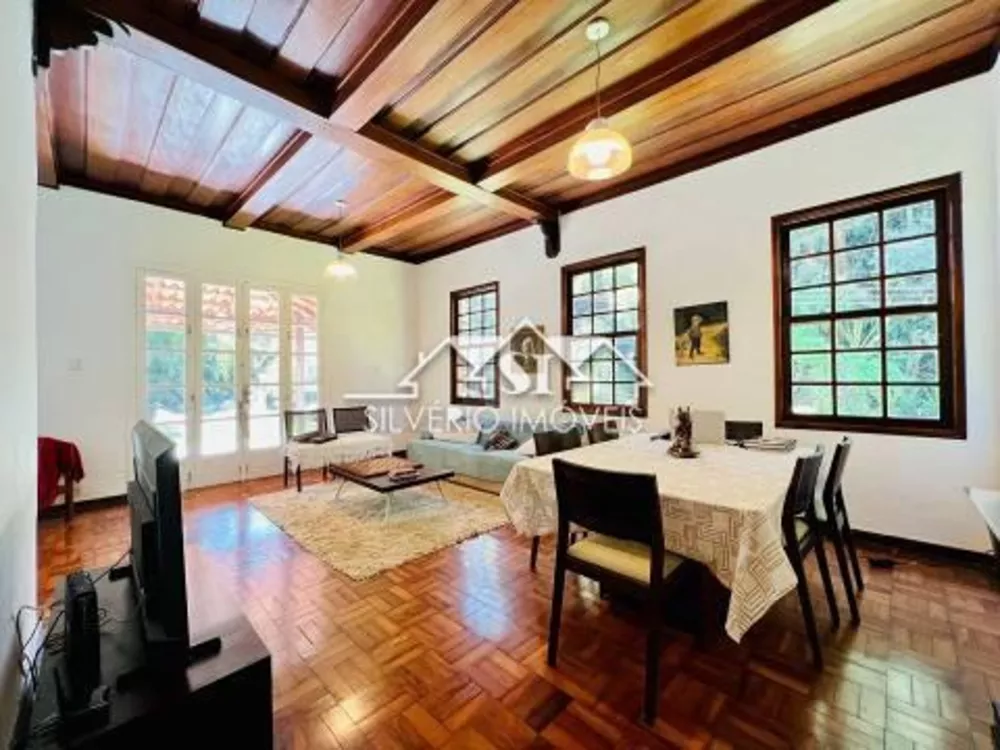 Casa, 4 quartos, 202 m² - Foto 1