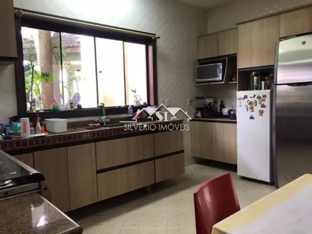 Casa, 4 quartos, 330 m² - Foto 2