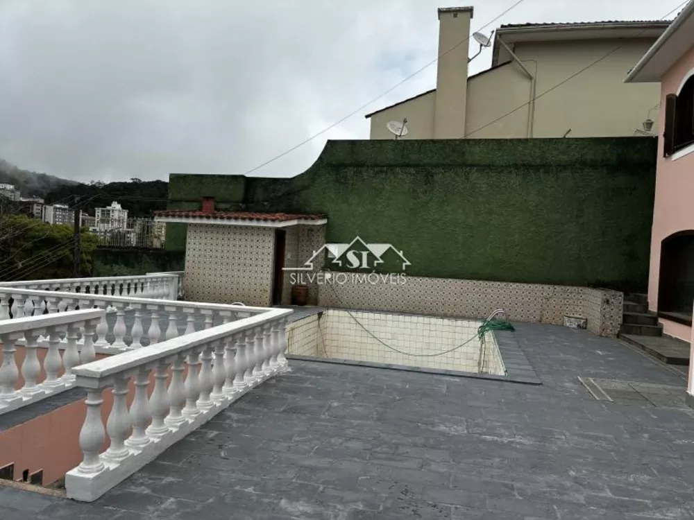 Casa, 4 quartos, 189 m² - Foto 1