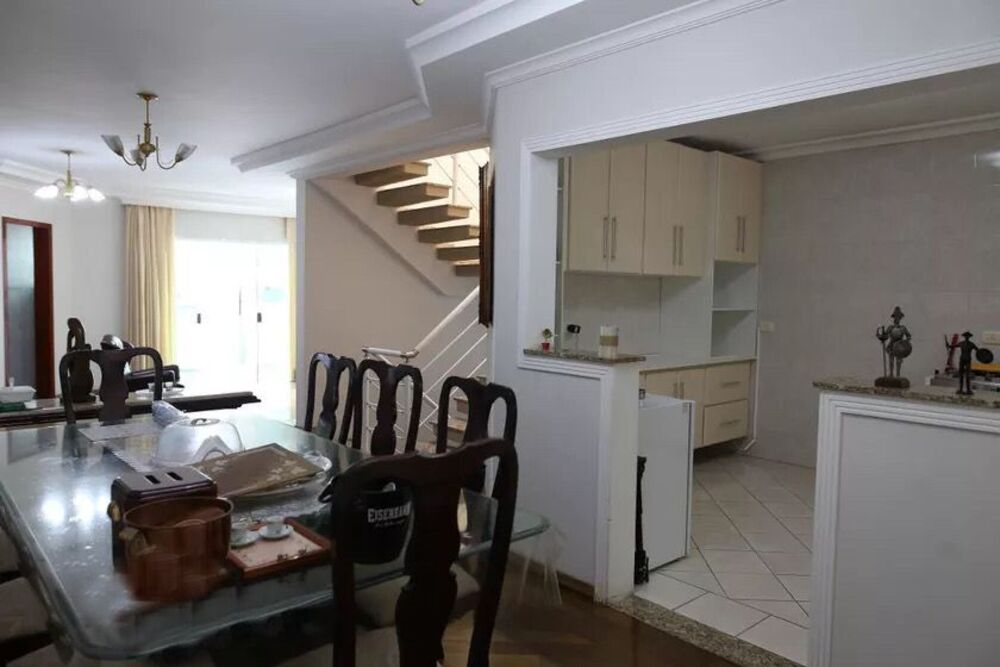 Sobrado à venda com 3 quartos, 228m² - Foto 1
