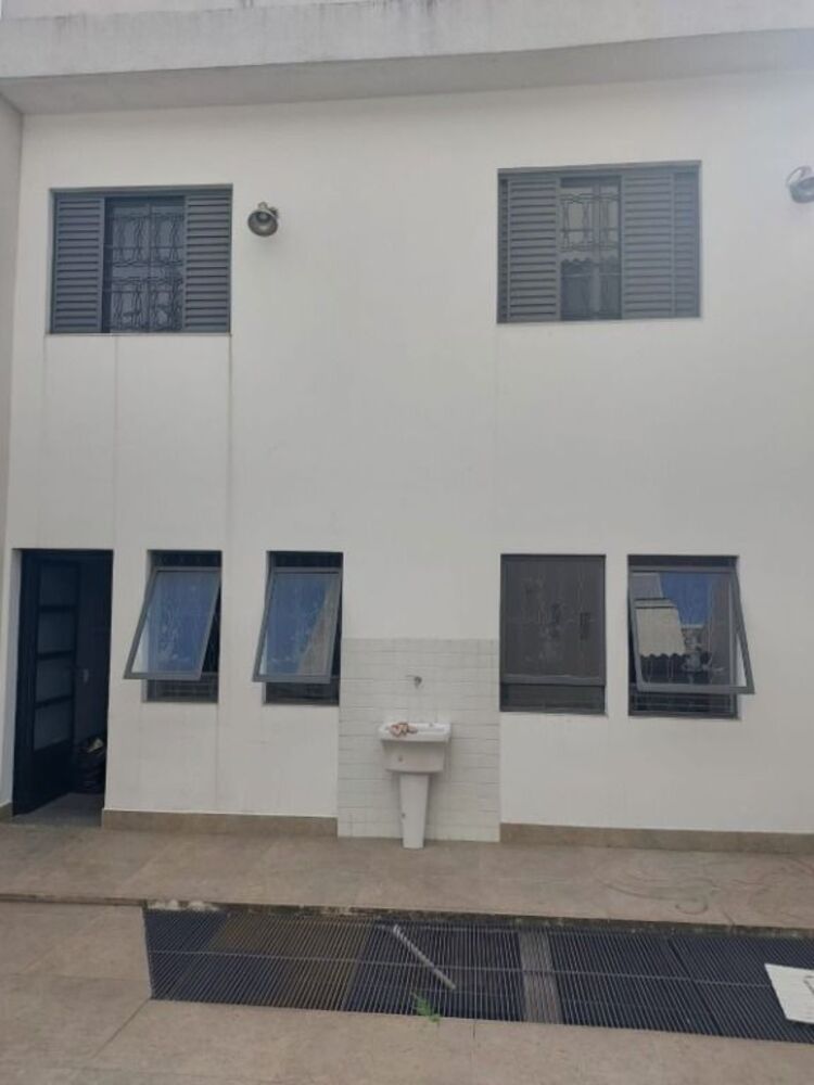 Casa à venda e aluguel com 4 quartos, 367m² - Foto 8