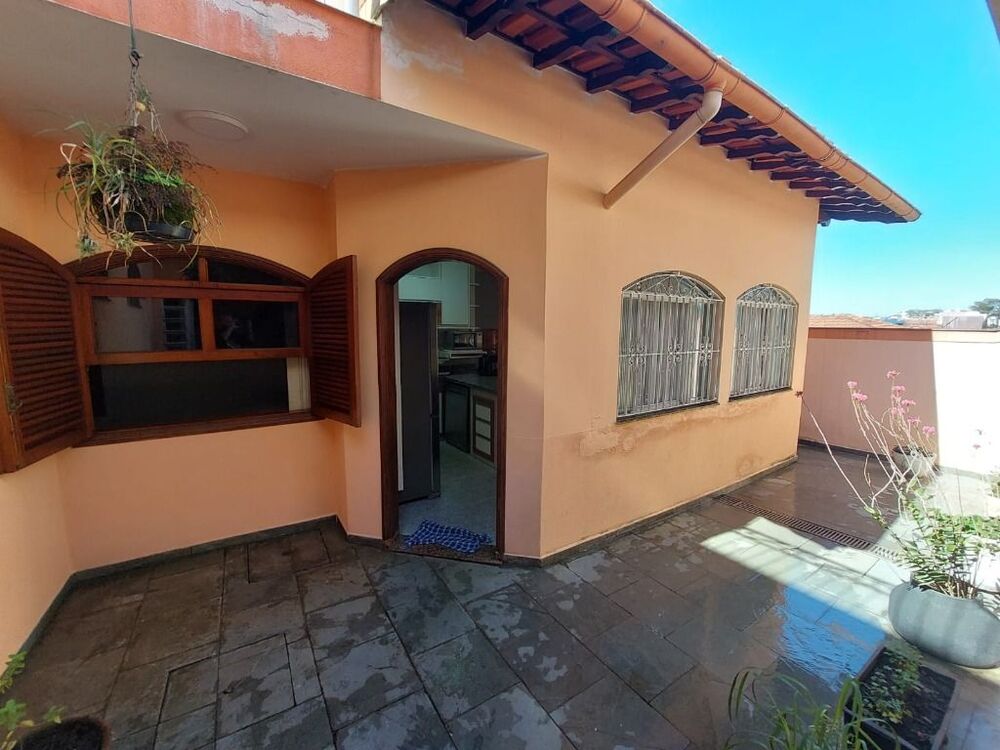 Sobrado, 3 quartos, 212 m² - Foto 1