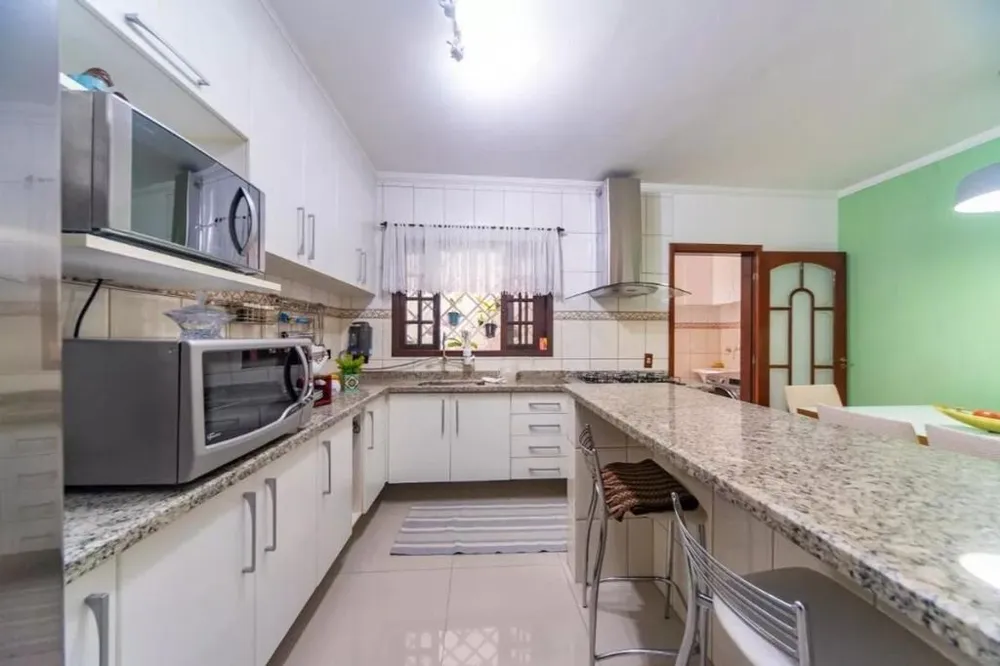 Sobrado, 3 quartos, 231 m² - Foto 2