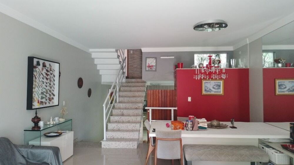 Sobrado à venda com 4 quartos, 223m² - Foto 1