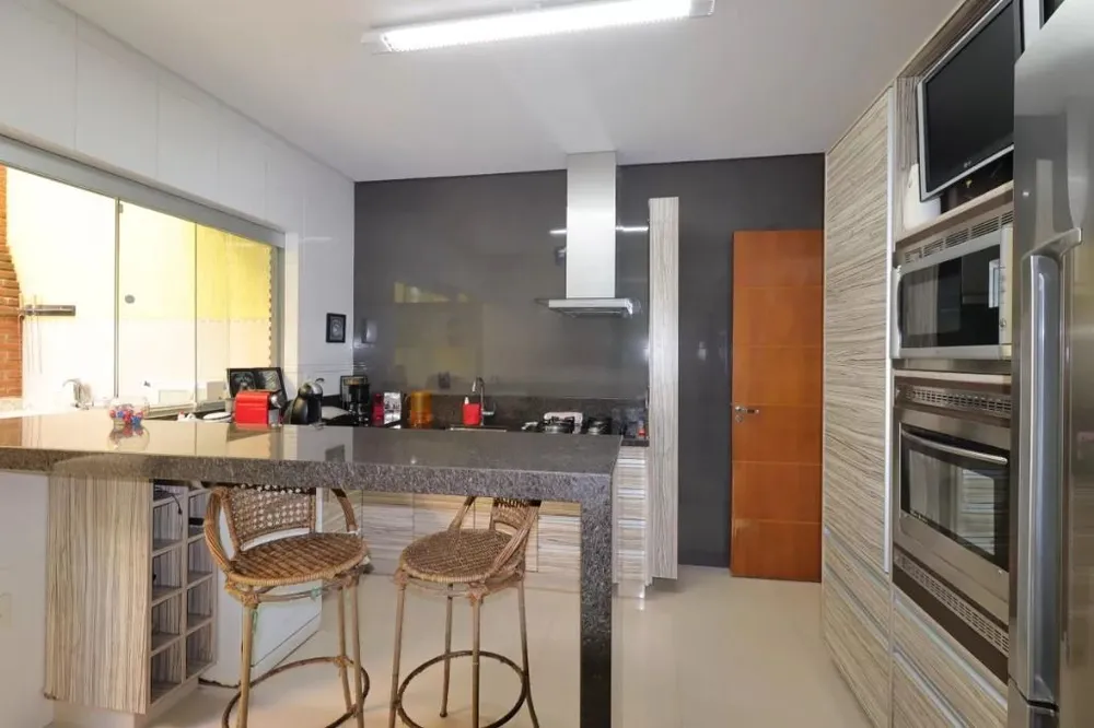 Sobrado, 3 quartos, 229 m² - Foto 3
