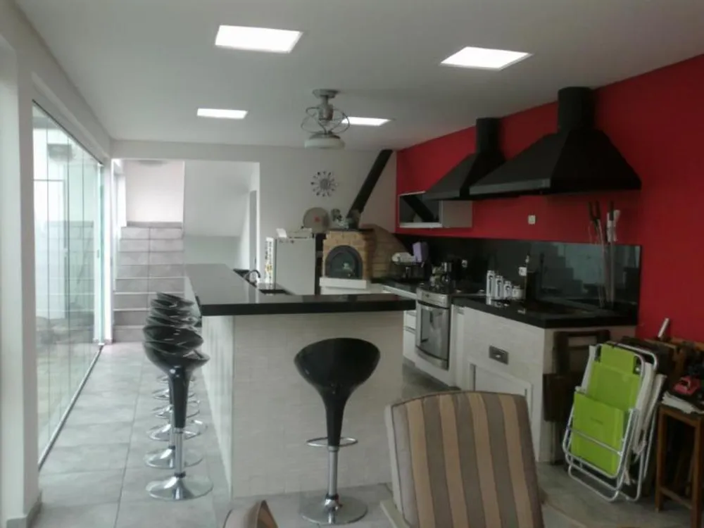 Sobrado, 3 quartos, 411 m² - Foto 1