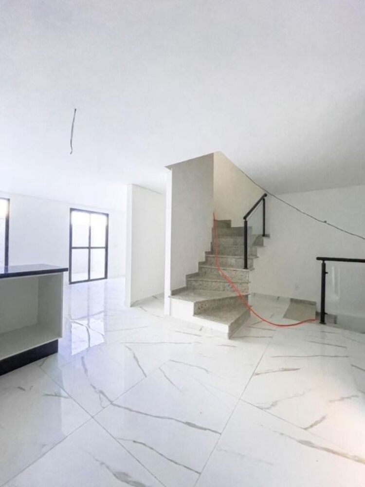 Sobrado à venda com 3 quartos, 140m² - Foto 1