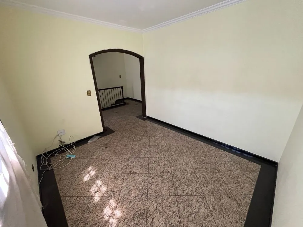 Sobrado, 3 quartos, 303 m² - Foto 1