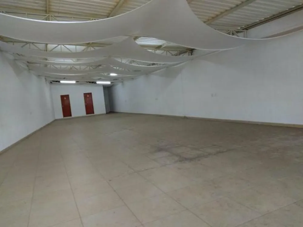 Loja-Salão, 640 m² - Foto 1