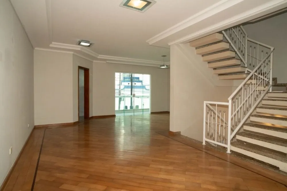 Sobrado, 3 quartos, 227 m² - Foto 1