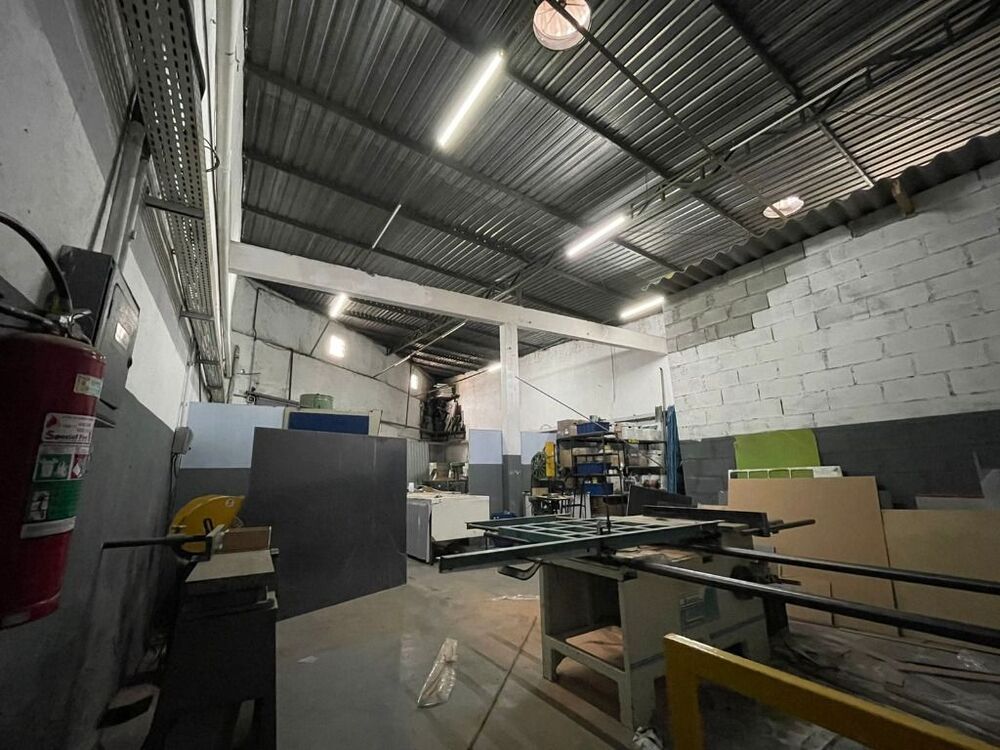 Depósito-Galpão-Armazém à venda, 1049m² - Foto 6