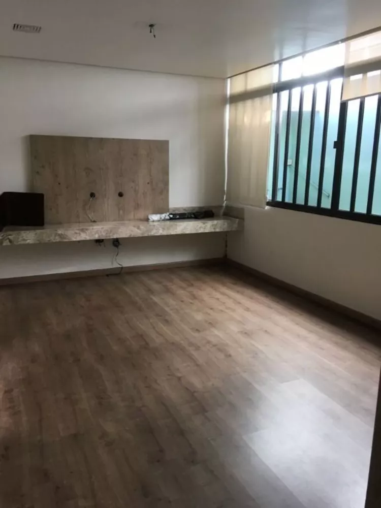 Casa para alugar com 3 quartos, 250m² - Foto 3