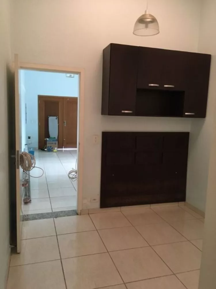 Casa para alugar com 3 quartos, 250m² - Foto 4