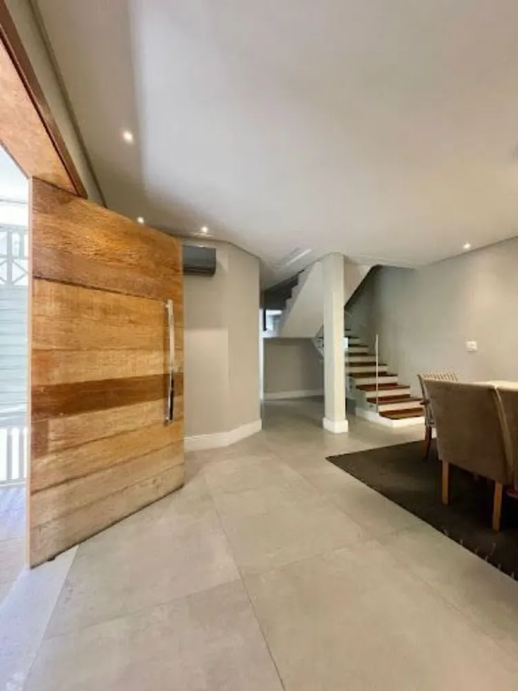 Sobrado, 3 quartos, 316 m² - Foto 1