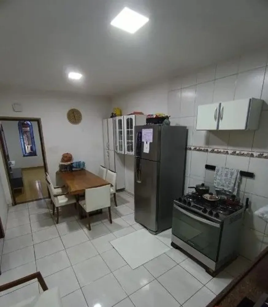 Casa, 3 quartos, 240 m² - Foto 4