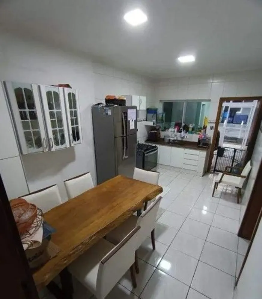 Casa, 3 quartos, 240 m² - Foto 3