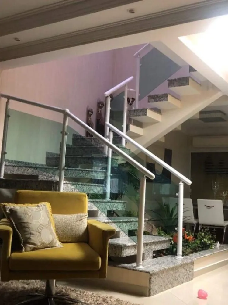 Sobrado, 3 quartos, 298 m² - Foto 1