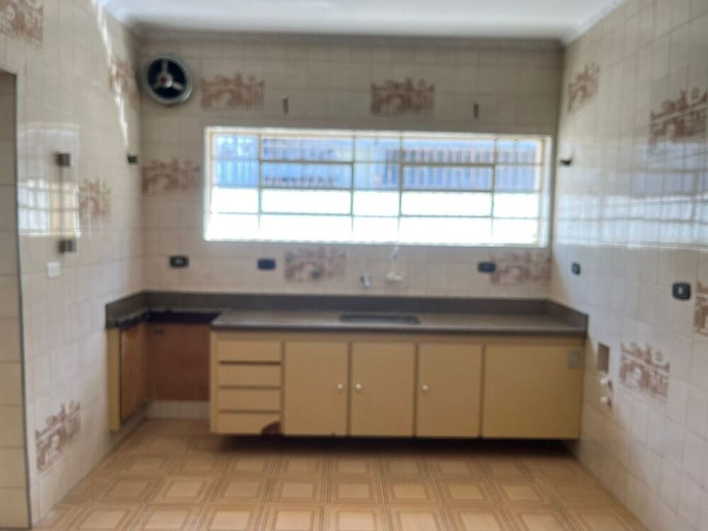 Casa para alugar com 3 quartos, 257m² - Foto 4