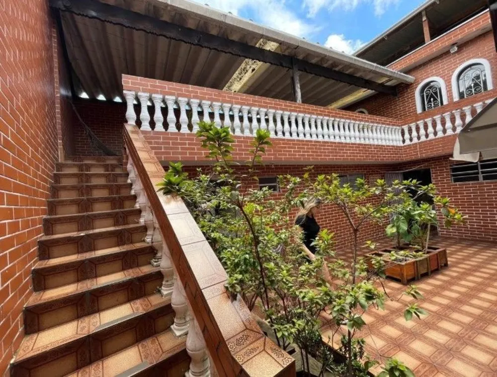 Casa, 3 quartos, 257 m² - Foto 1