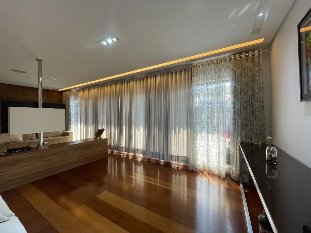 Sobrado, 3 quartos, 342 m² - Foto 1