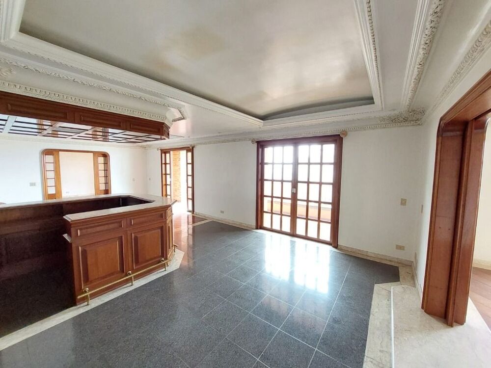 Apartamento para alugar com 4 quartos, 465m² - Foto 2