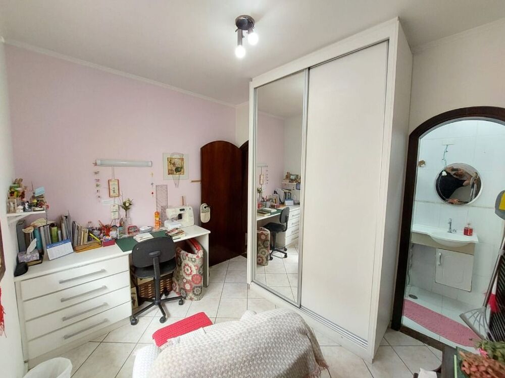 Casa à venda com 3 quartos, 235m² - Foto 1