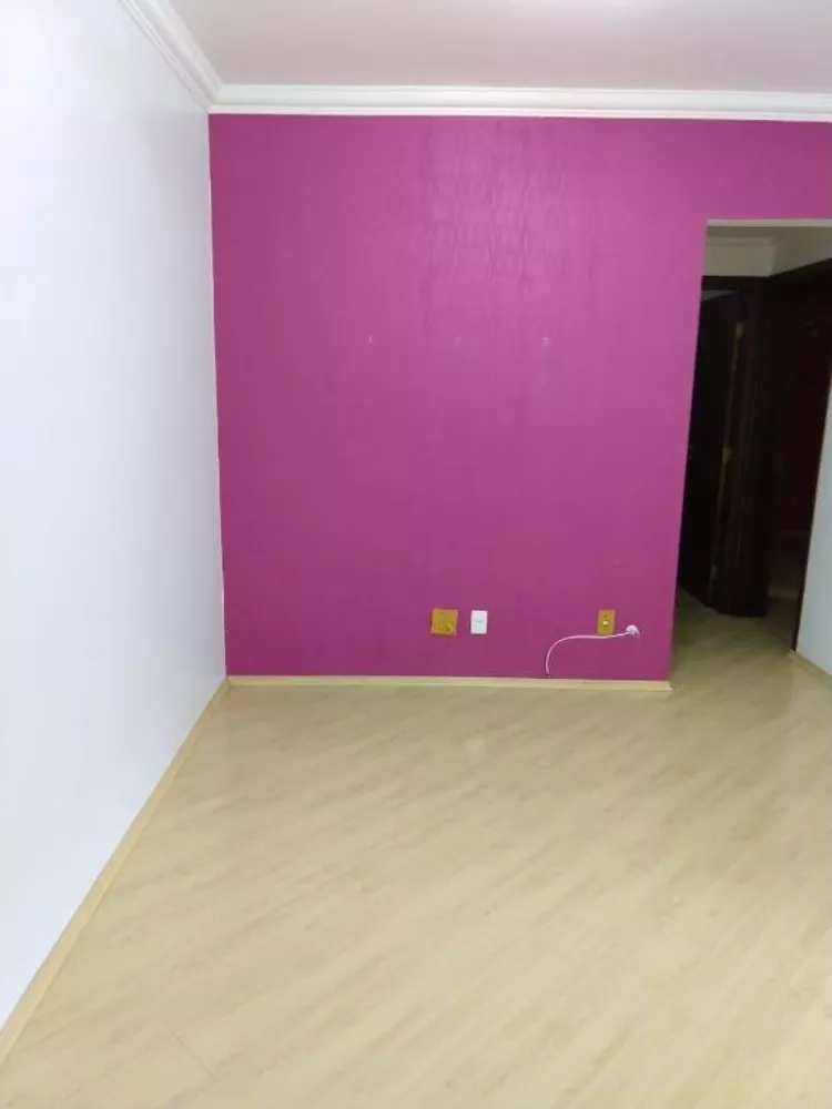 Apartamento à venda com 3 quartos, 75m² - Foto 2