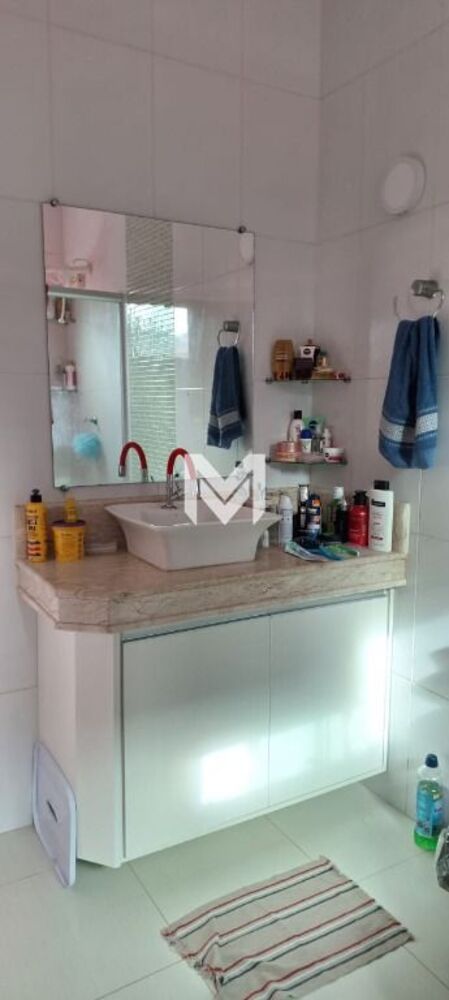 Casa de Condomínio à venda com 4 quartos, 233m² - Foto 4
