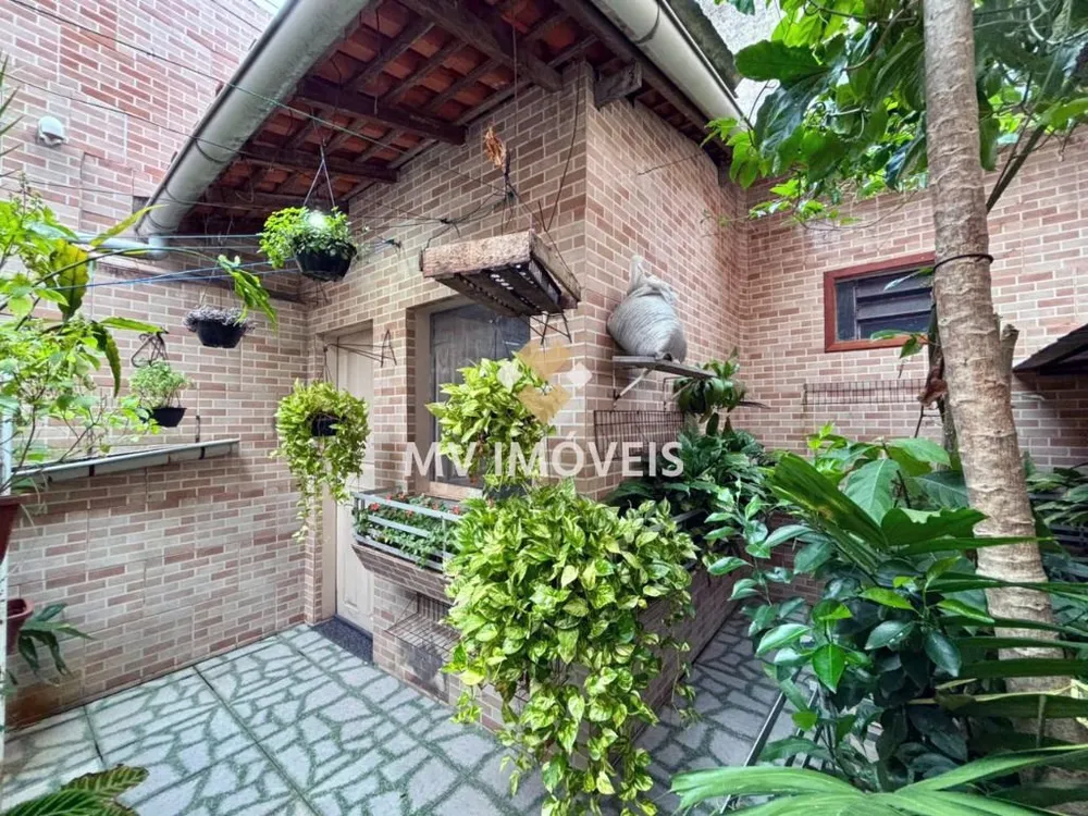 Casa, 5 quartos, 220 m² - Foto 3