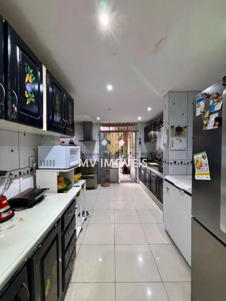 Casa, 5 quartos, 220 m² - Foto 2