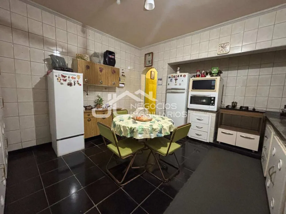 Casa, 3 quartos, 245 m² - Foto 4